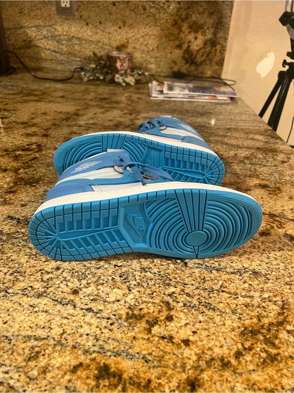 Nike Air Jordan 1 Retro High - Light Blue/White